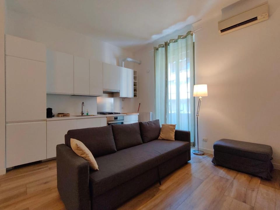 Kitchen or kitchenette, Living room, Seating area, air conditioner