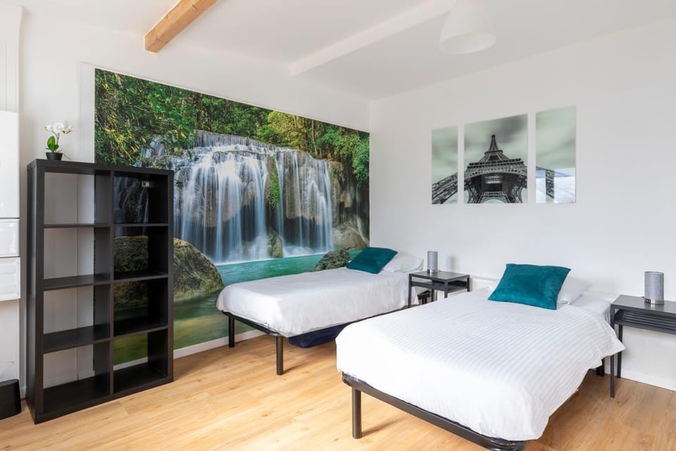 Photo of the whole room, Bedroom