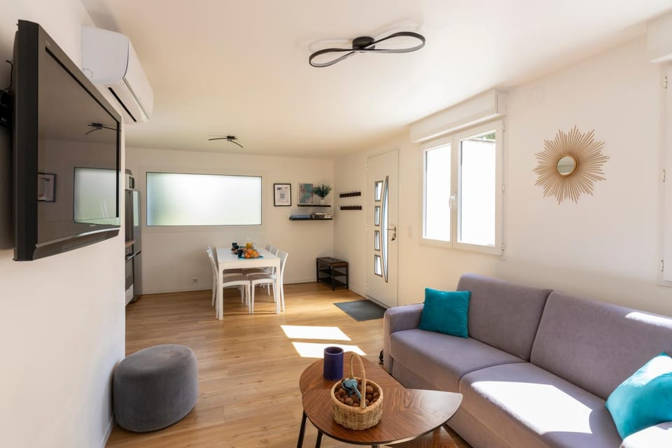 Communal lounge/ TV room, Living room