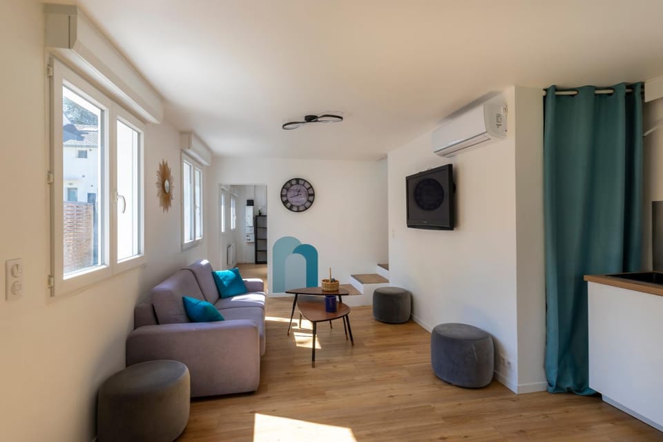 Communal lounge/ TV room, Living room