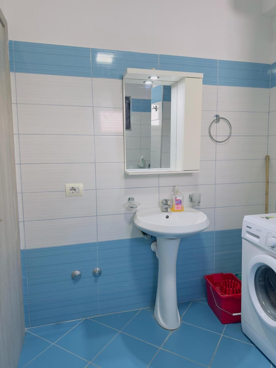 Toilet, Bathroom, washing machine