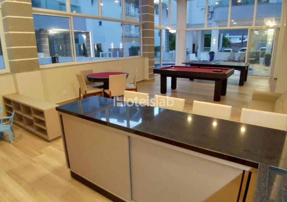C167 Belo apartamento de 2 quartos a 120m da praia Apartment in Florianopolis