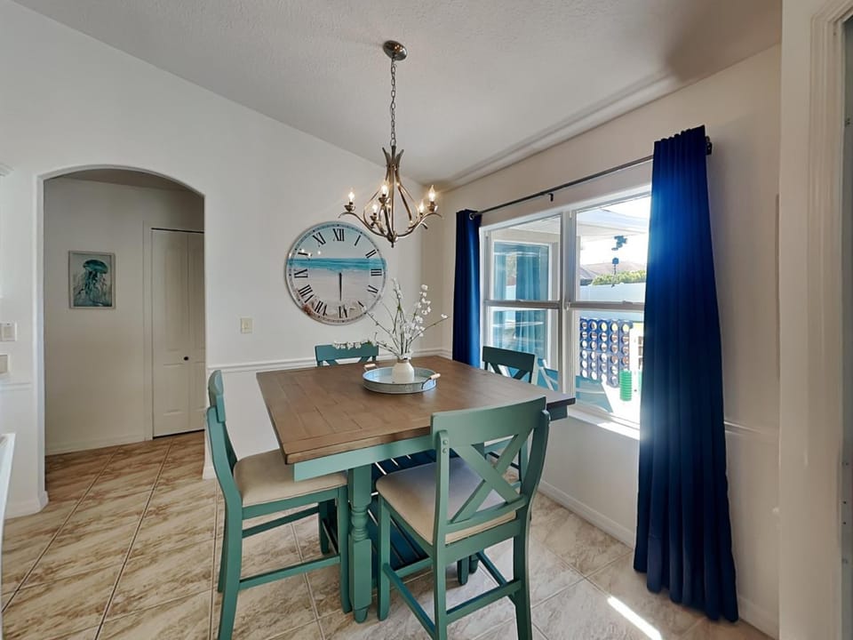 Seating area, Dining area, furniture