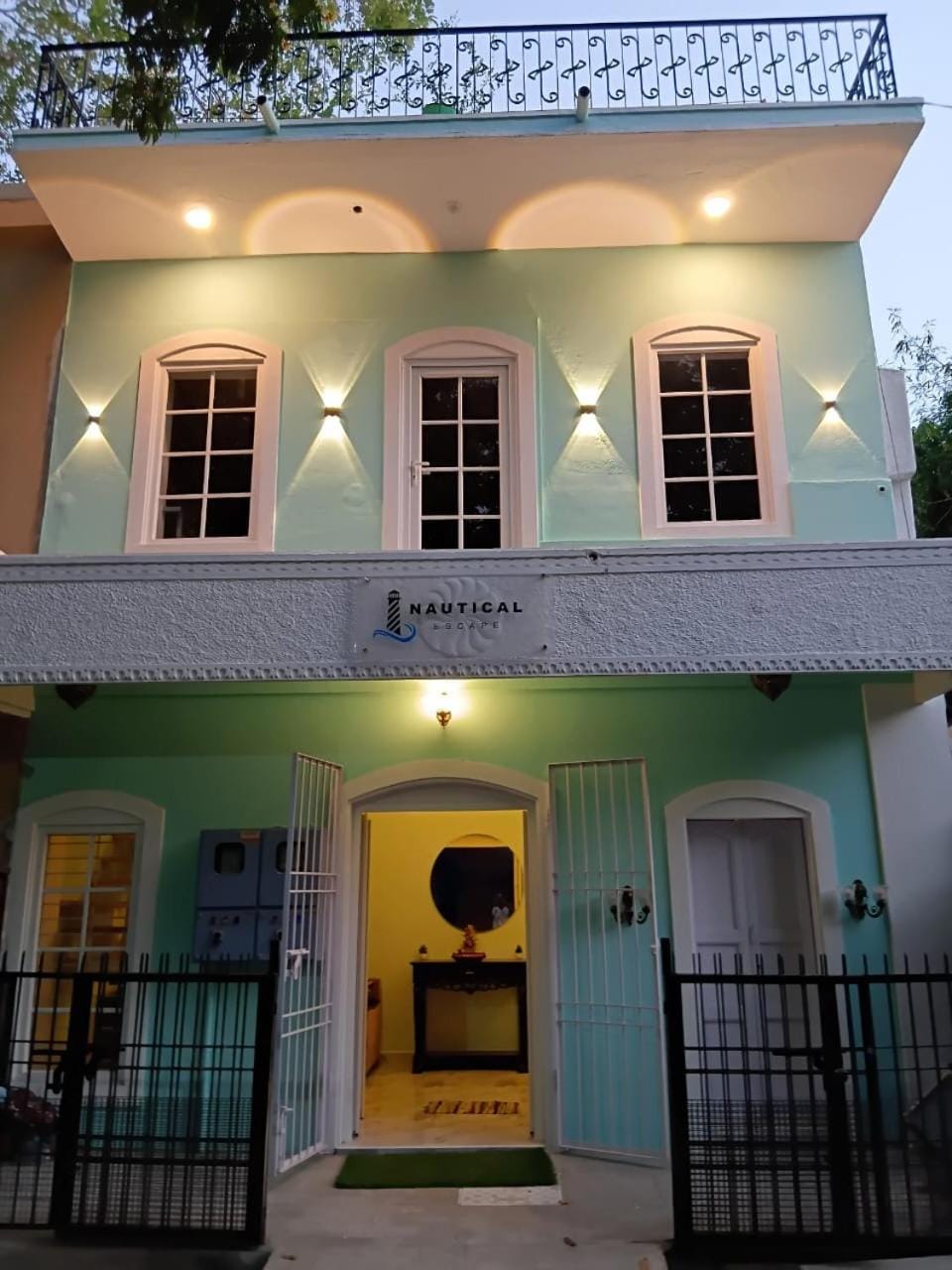 Facade/entrance