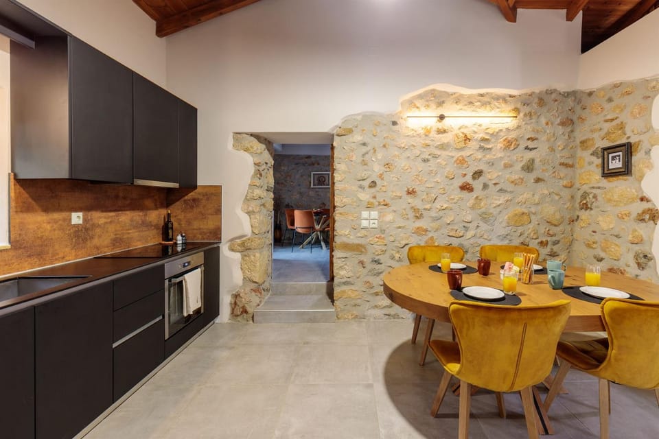 Dining area, kitchen