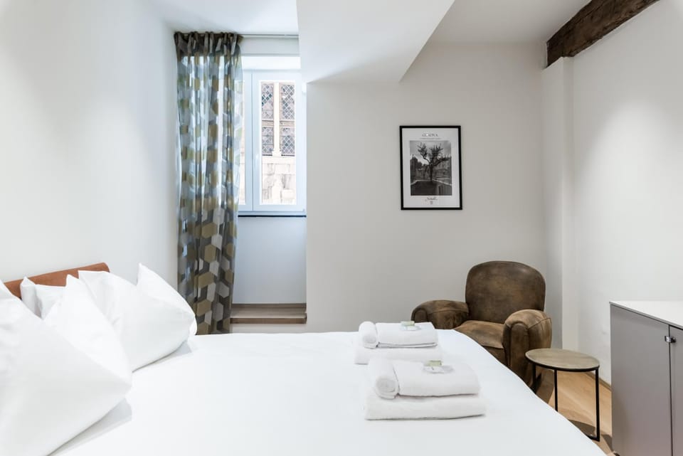 History and Design Apartment Facing the Old Port Apartment in Genoa