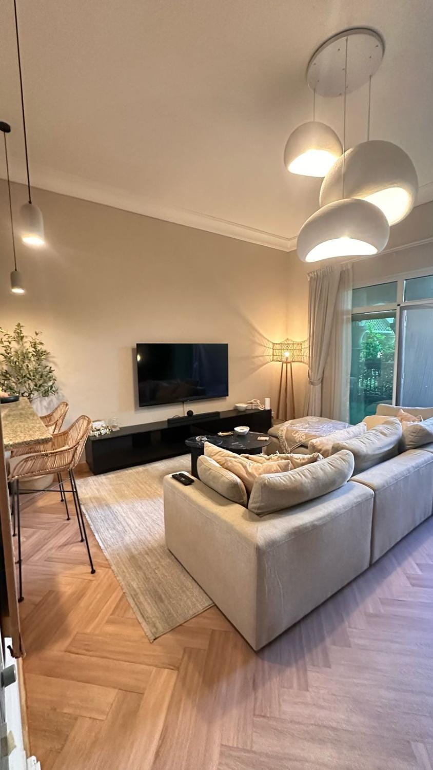 Communal lounge/ TV room, TV and multimedia, Living room, Seating area, Evening entertainment