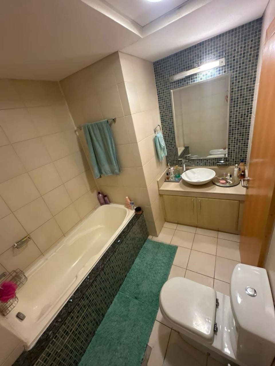 Shower, Toilet, Bathroom, Bath, bidet, towels