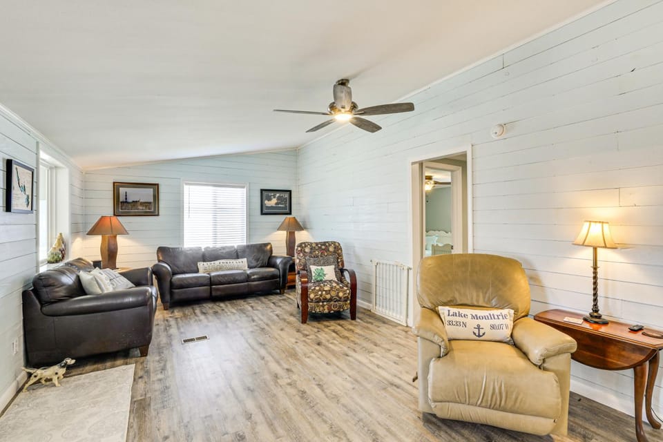 Lake Moultrie Access: Moncks Corner Home w/ Dock House in South Carolina