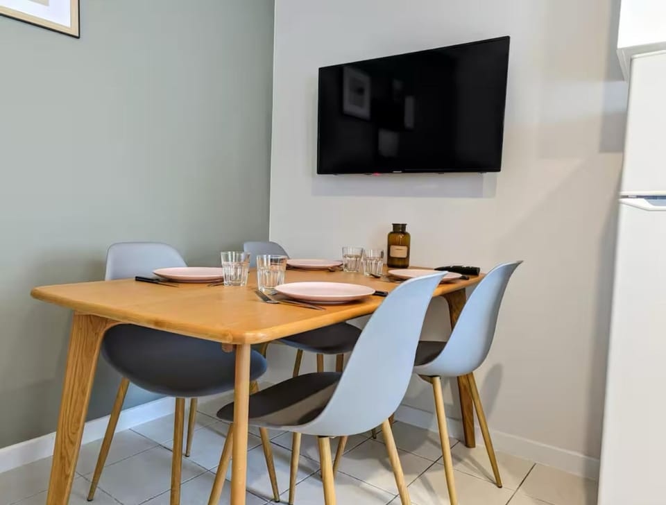 TV and multimedia, Living room, Dining area
