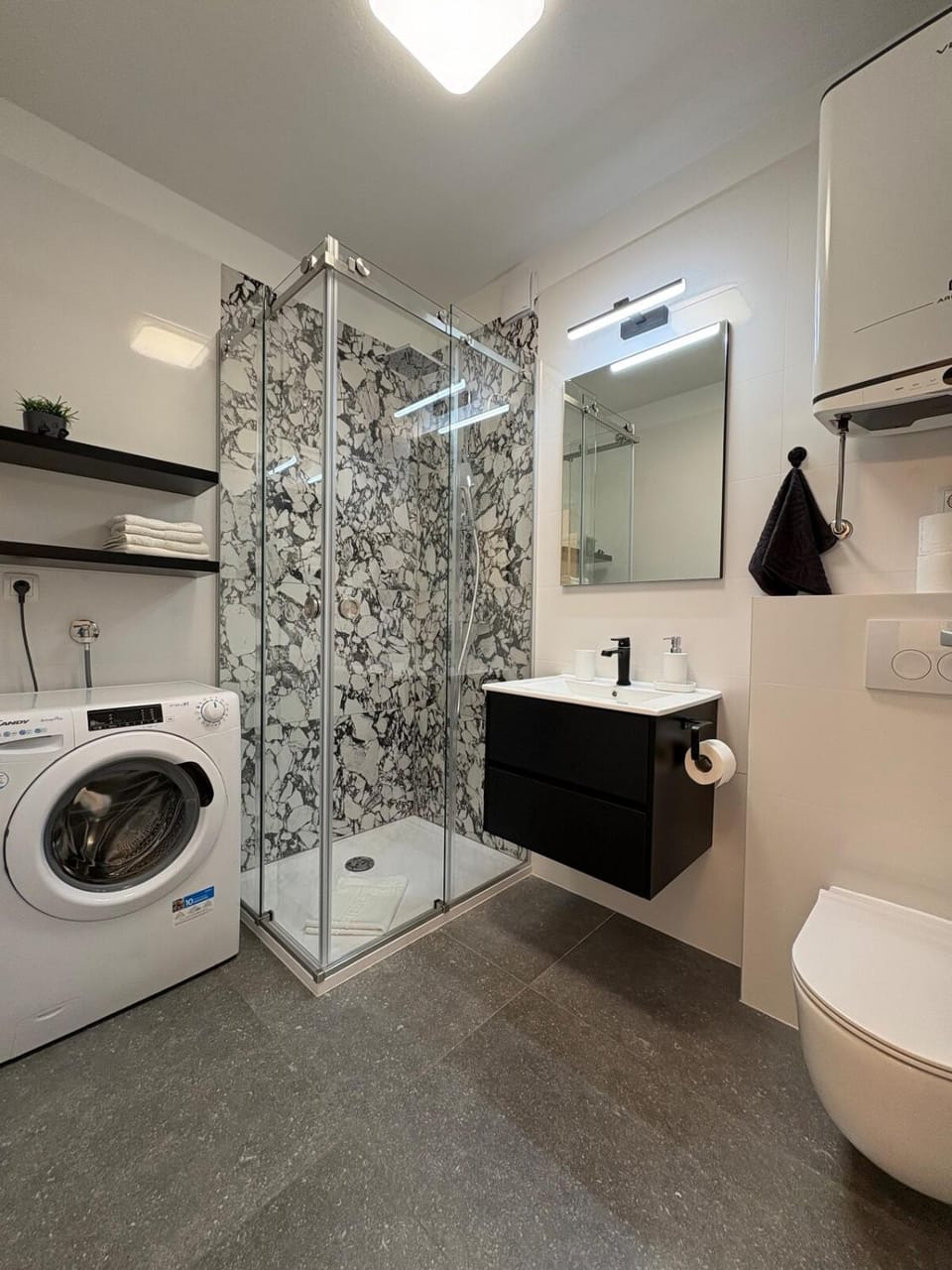 Shower, Toilet, Bathroom, towels, washing machine