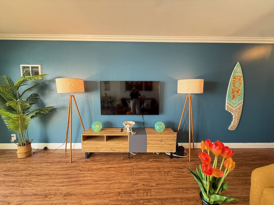 Oceanfront 1 Bed 1 Bath , Parking, Stunning View 337 Apartment in Redondo Beach