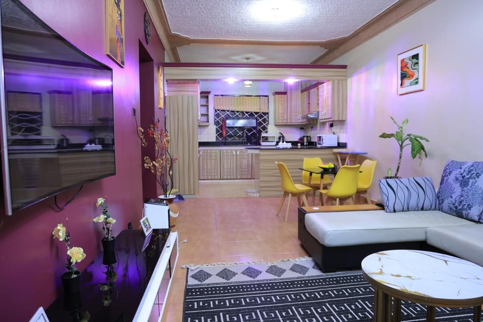 Kitchen or kitchenette, Living room, Seating area, Dining area