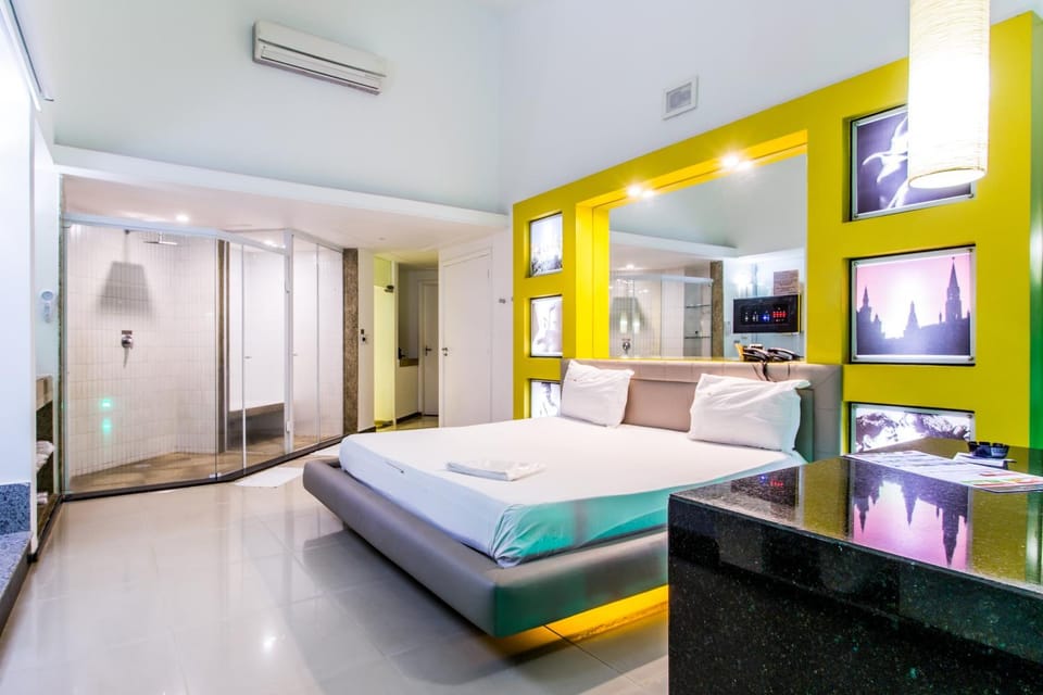 Bed, Sauna, Photo of the whole room, air conditioner