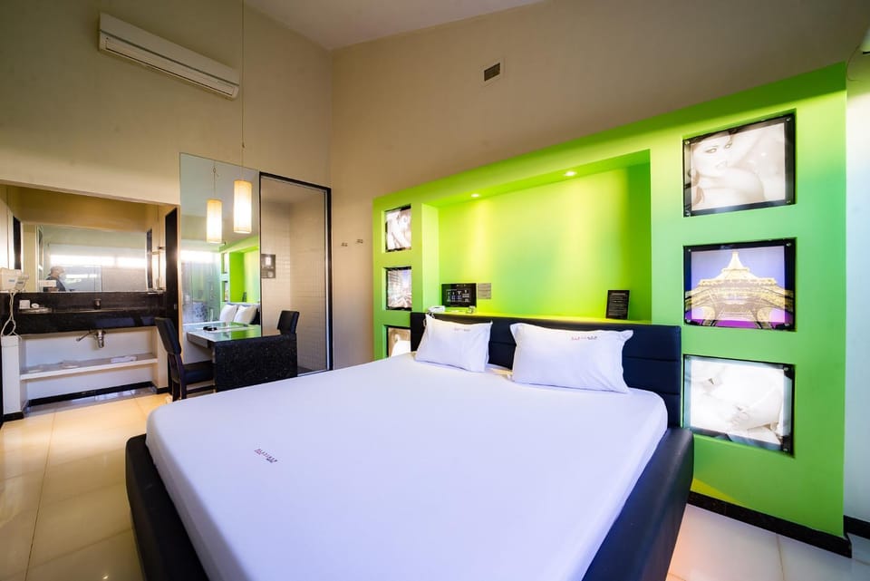 Bed, Bedroom, air conditioner