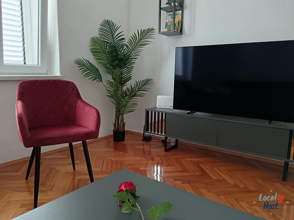 Communal lounge/ TV room, TV and multimedia, Living room