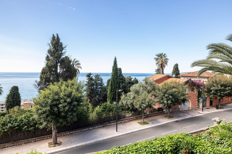Sea view, Street view