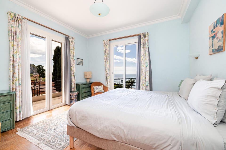 Bed, Balcony/Terrace, Photo of the whole room, Bedroom