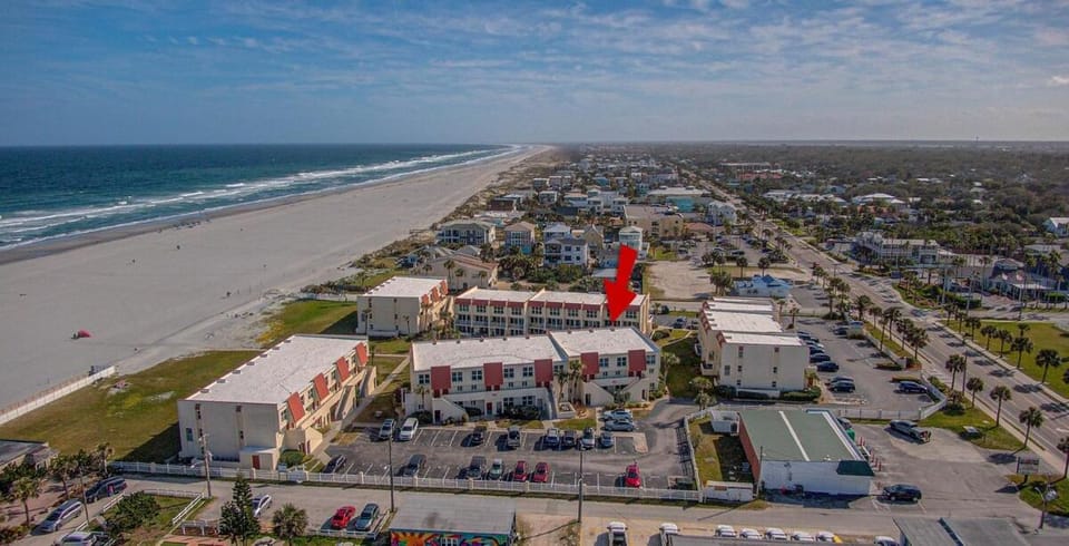 Beautiful Ocean Side 2 Bedroom Condo with Pool Apartment in Saint Augustine Beach
