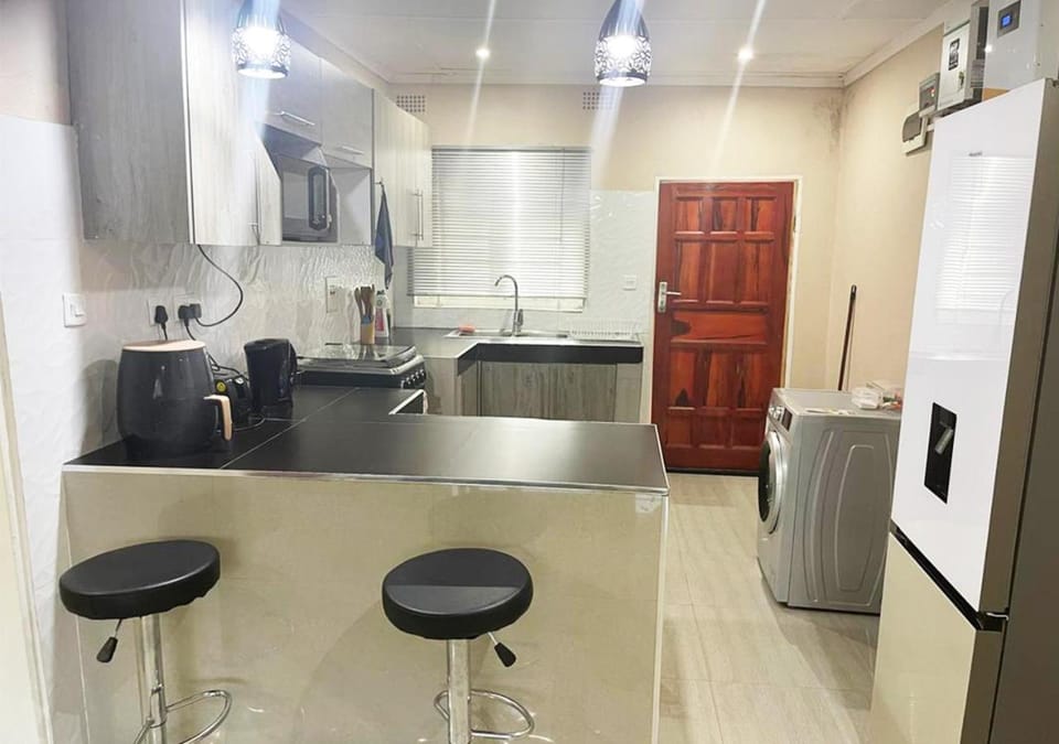 Kitchen or kitchenette, Dining area, dishwasher, minibar, stove, kitchen