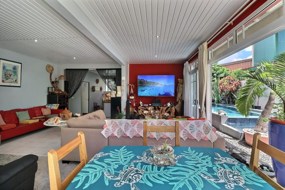 Communal lounge/ TV room, TV and multimedia, Living room, Evening entertainment