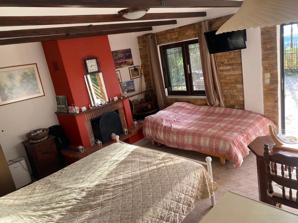 To σαλέ της λίμνης 2 Bed and Breakfast in Peloponnese, Western Greece and the Ionian