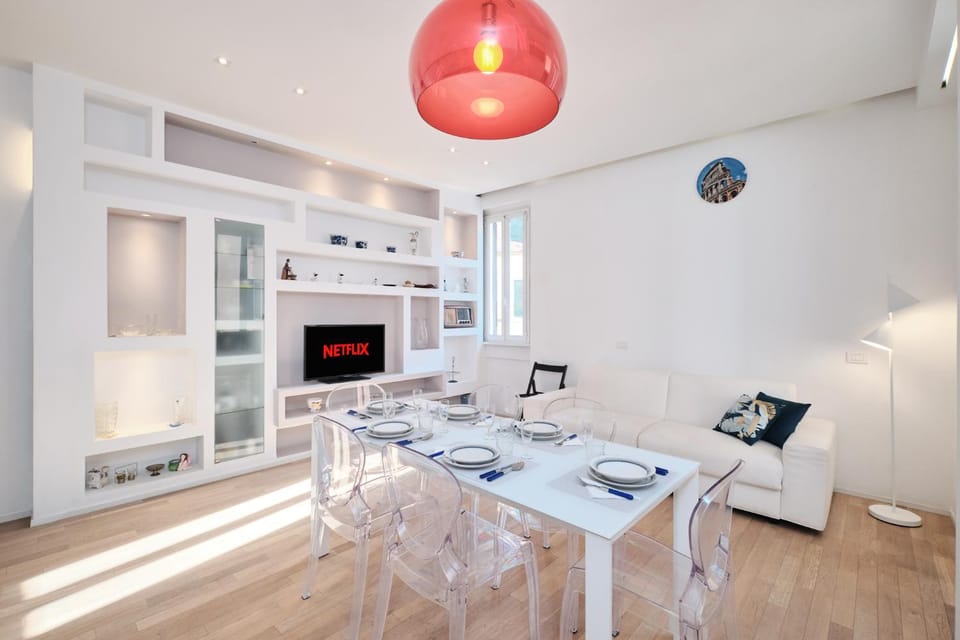 TV and multimedia, Kitchen or kitchenette, Dining area, stove