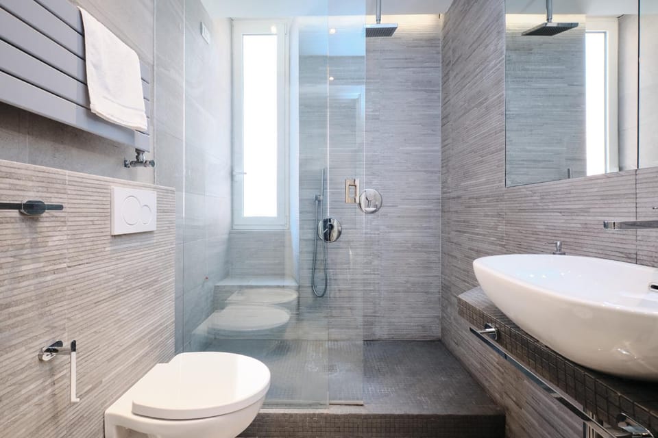 Shower, Toilet, Bathroom, bidet, towels
