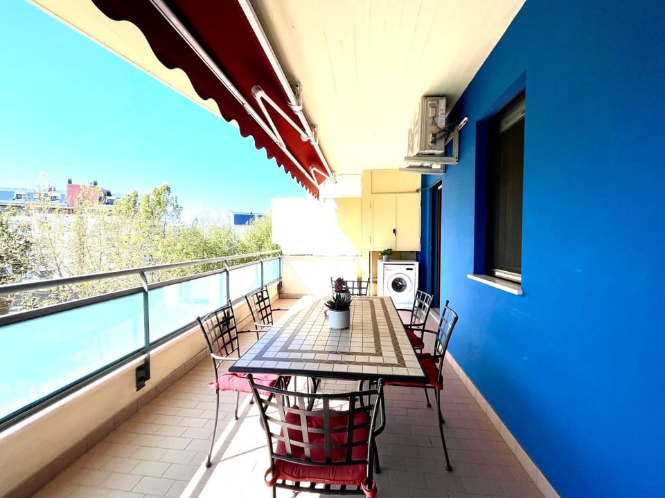 Sunset Escape, relax a due passi dal mare con terrazza e aria condizionata Apartment in Montesilvano