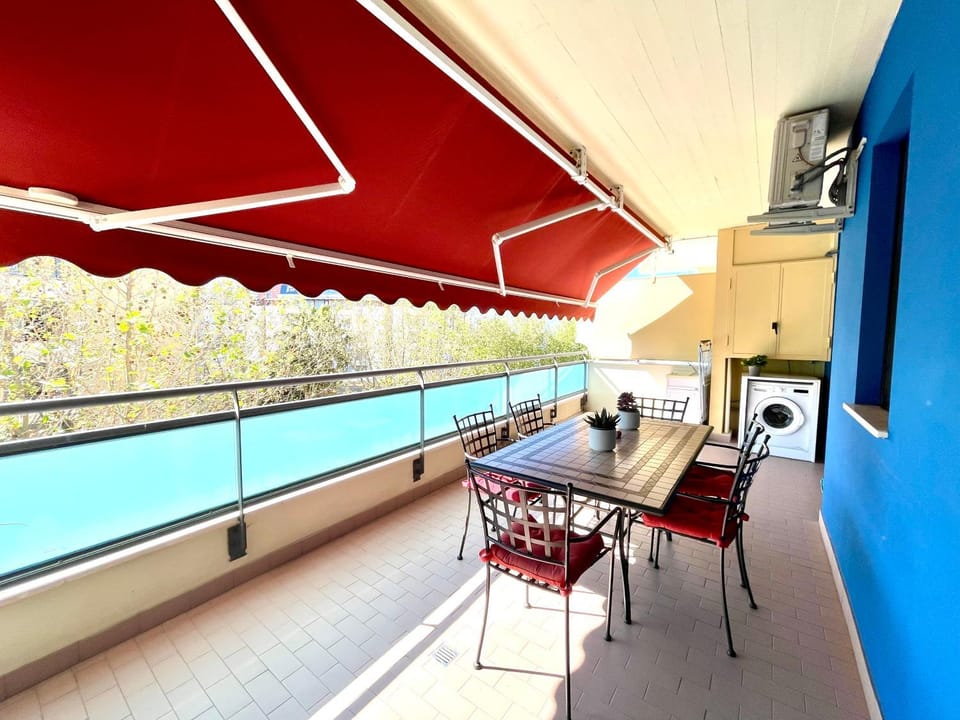 Sunset Escape, relax a due passi dal mare con terrazza e aria condizionata Apartment in Montesilvano