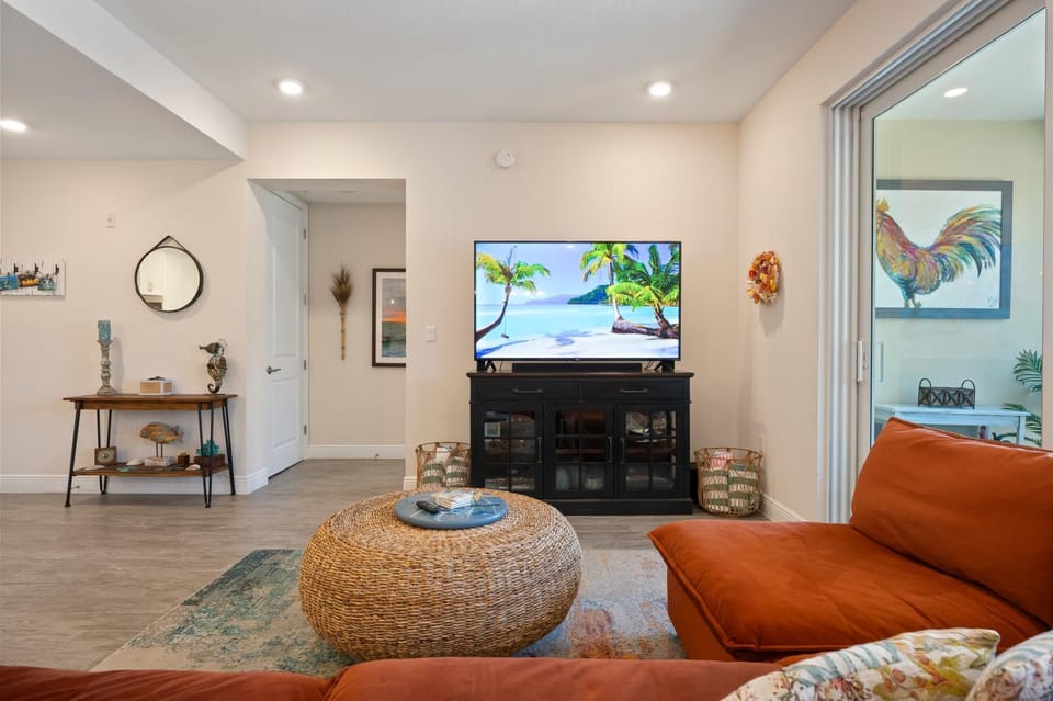 NEW! Available for Summer, Less than 1 mile to AMI! House in Bradenton