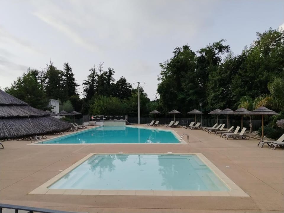 Swimming pool, sunbed
