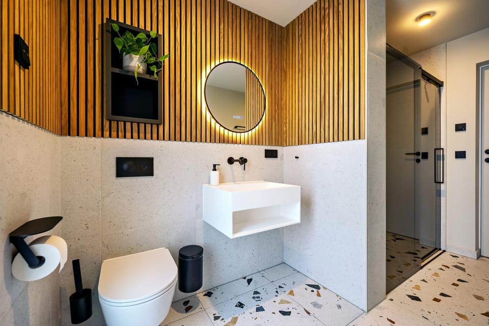 Shower, Toilet, Bathroom