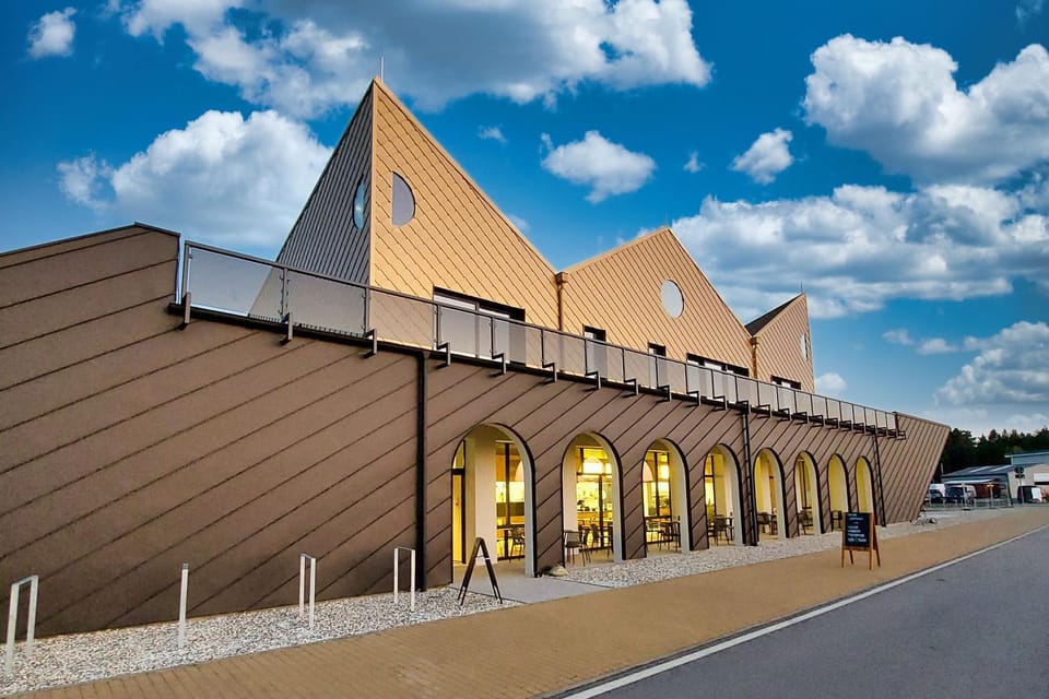 Property building, Restaurant/places to eat, Day