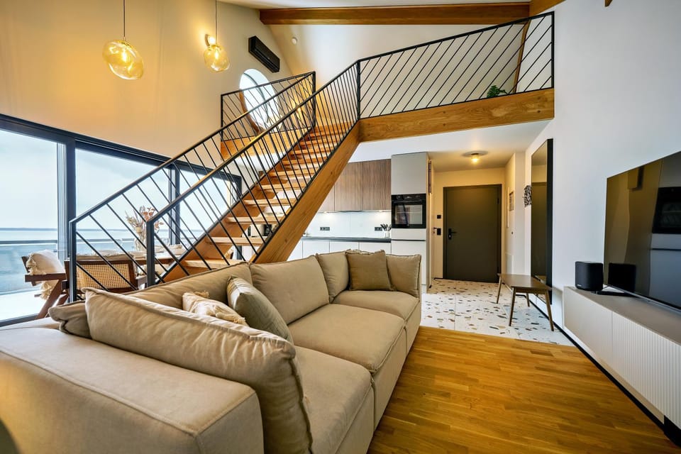 TV and multimedia, Kitchen or kitchenette, Living room, Seating area