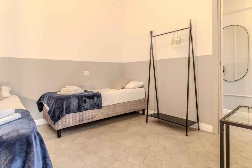 Blue Como 1 Lake View 2BR Apt with Private Parking Apartment in Como