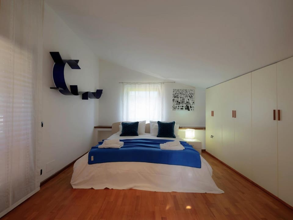 Bed, Photo of the whole room, Bedroom, towels, wardrobe