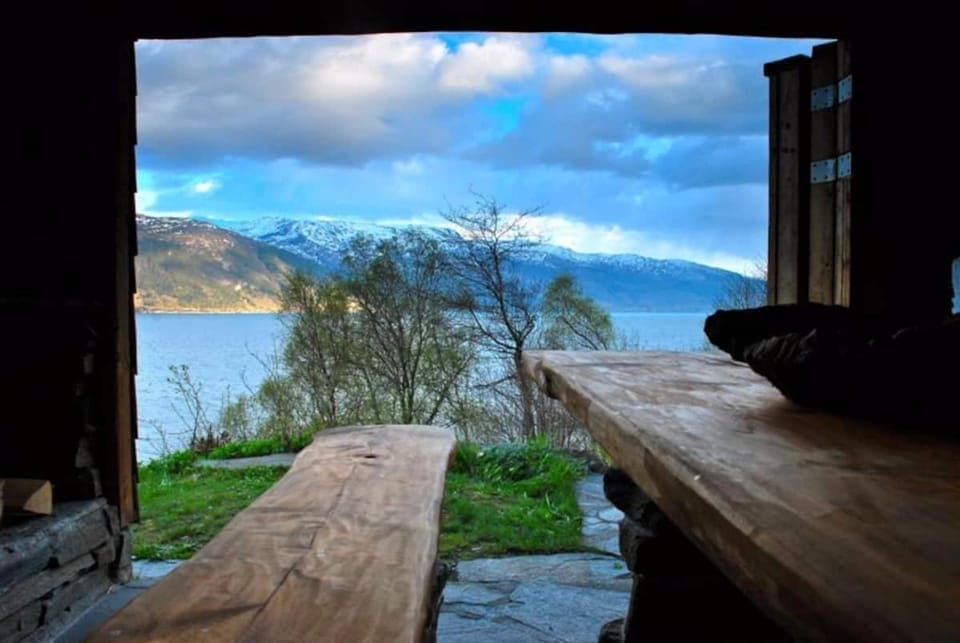Charming guest house with amazing view House in Vestland
