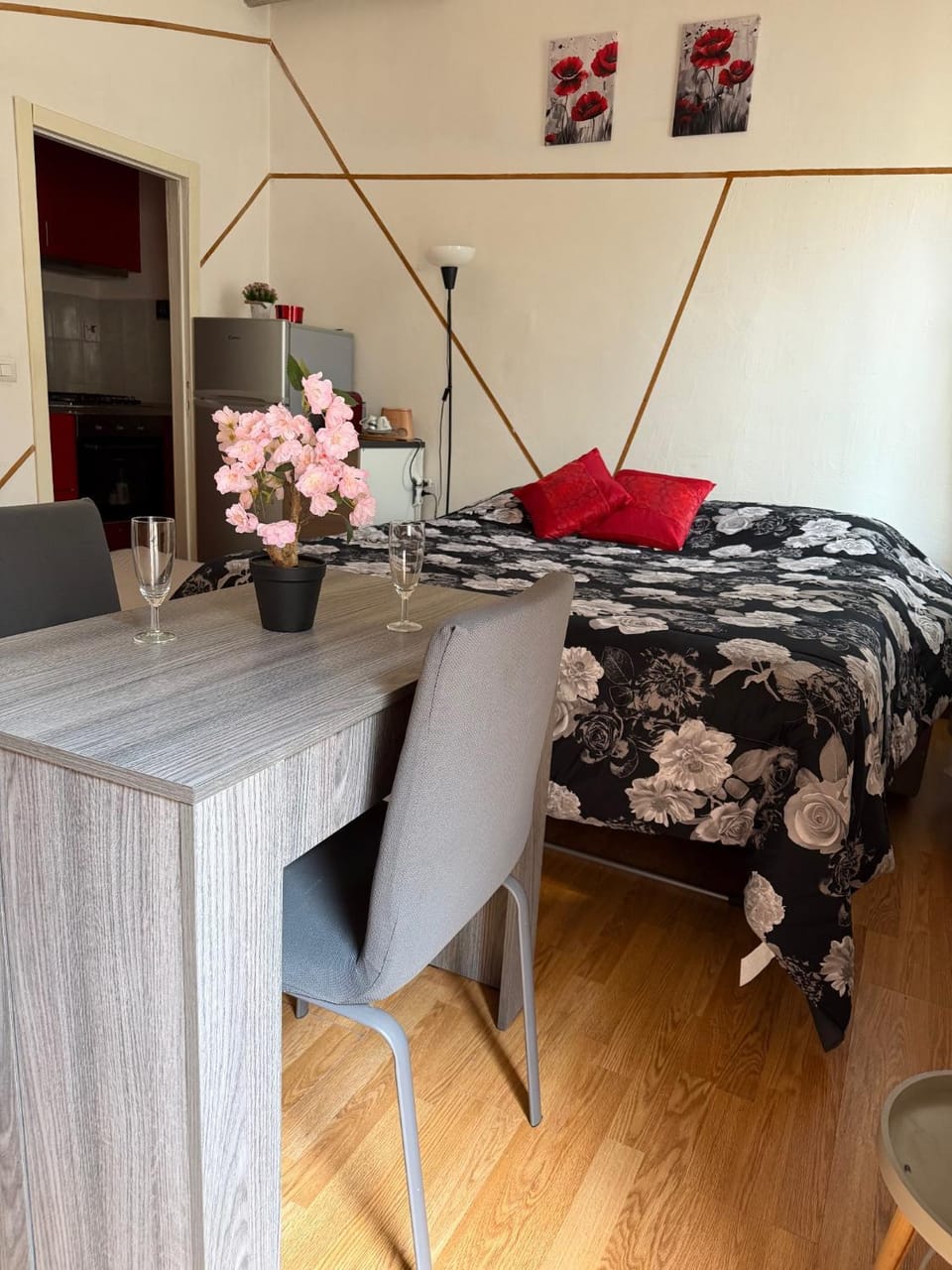 Bed, Living room, Photo of the whole room
