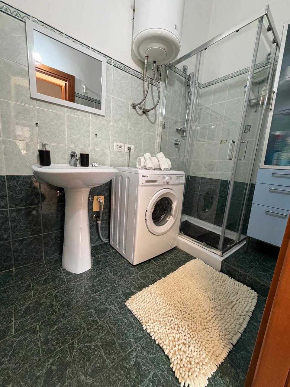 Shower, Bathroom, washing machine