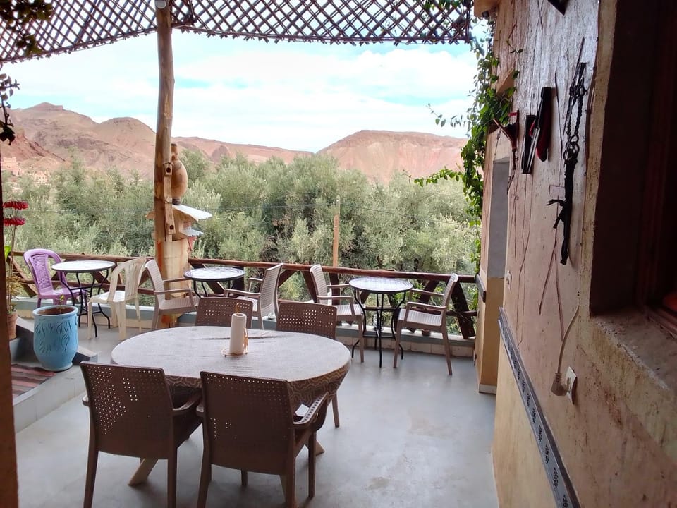 Patio, Restaurant/places to eat, Restaurant/places to eat, Spring, Day, Natural landscape, View (from property/room), Balcony/Terrace, Balcony/Terrace, Dining area, Mountain view