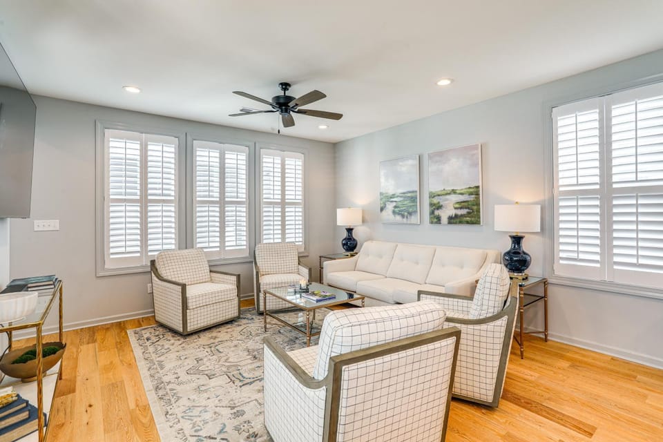 Near Square & Campus: Modern Home w/ Pool Access! House in Oxford