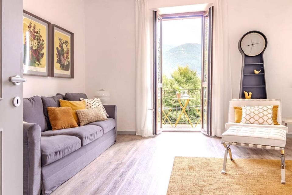Blue Como 2 Lake View with Balconies & Parking Apartment in Como