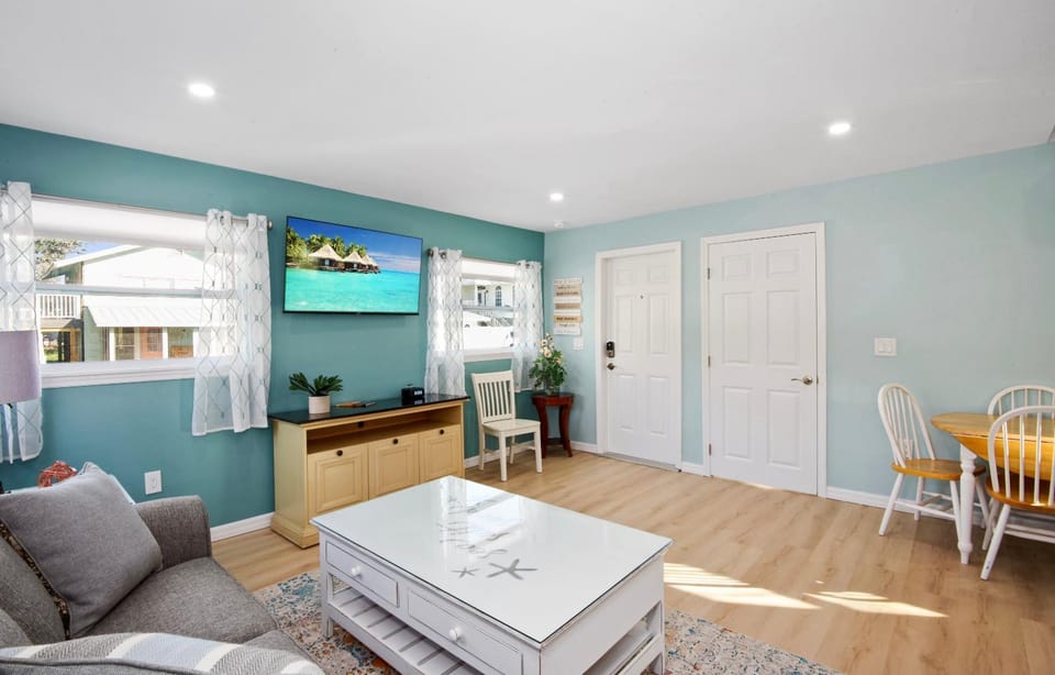 Island Paradise Cottage by Sun Palace House in Estero Island