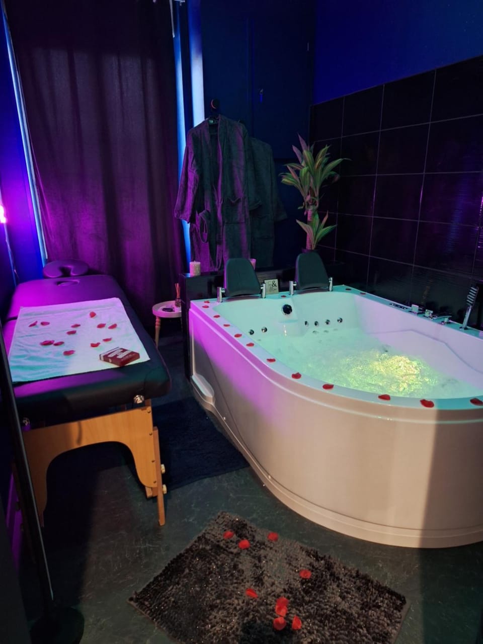 Love Room la Vida Apartment in Normandy