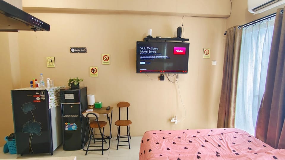 Studio suite Green Pramuka Love hotel in Jakarta