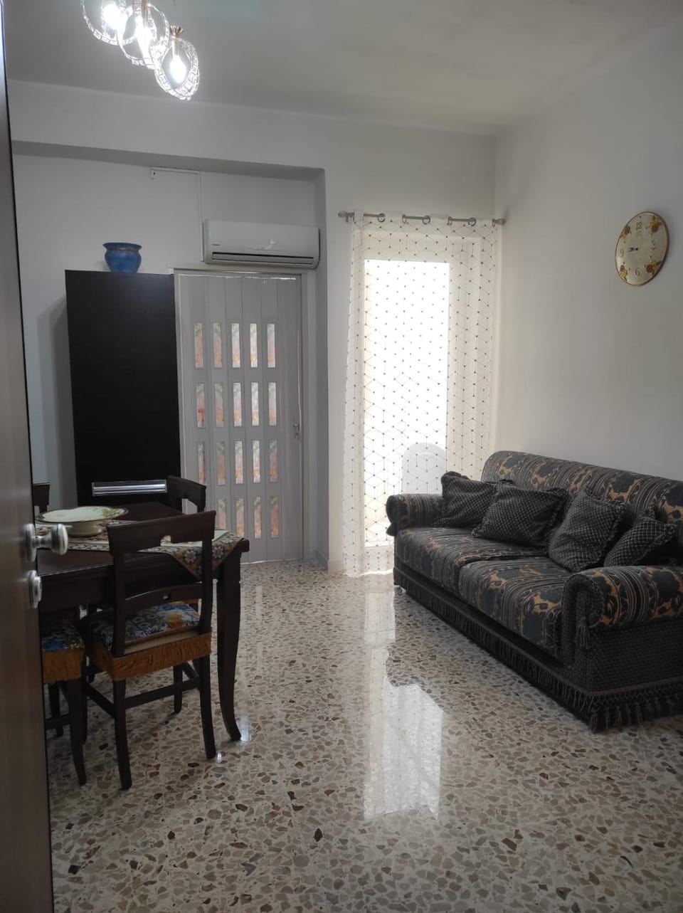 TV and multimedia, Living room, Dining area
