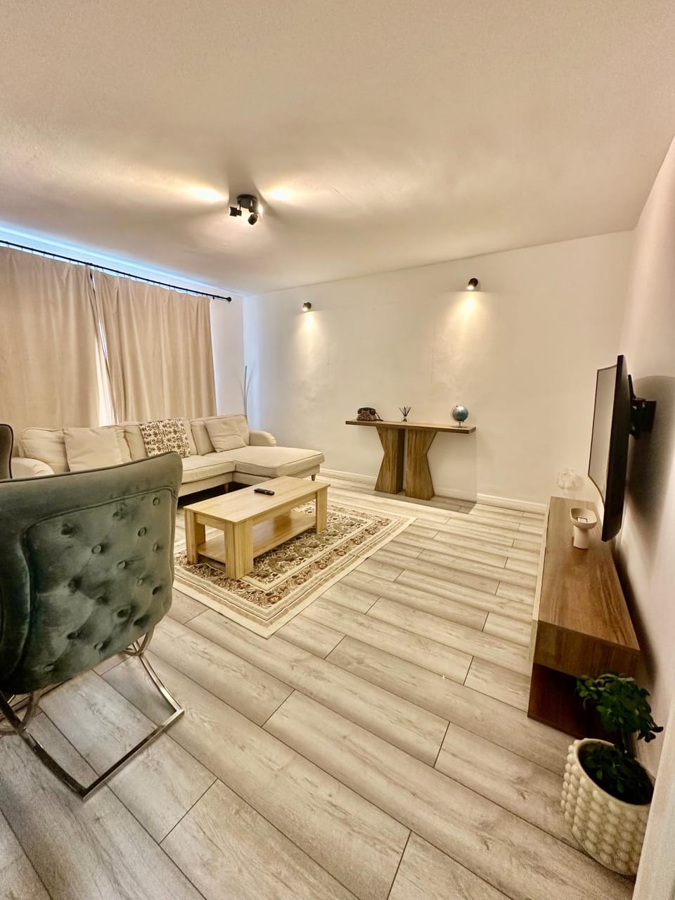 TV and multimedia, Living room, Seating area
