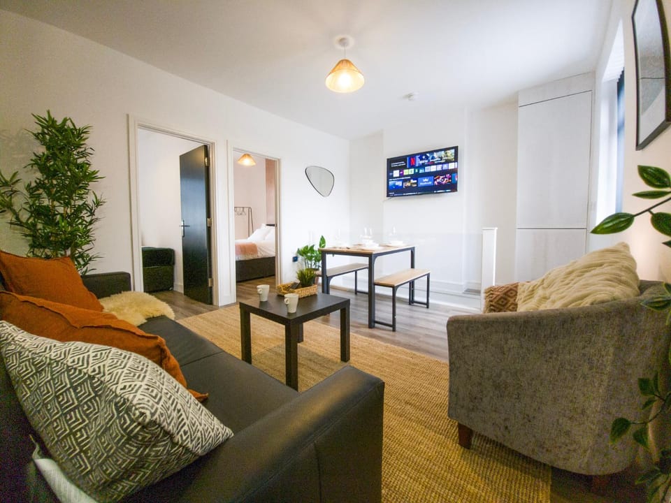 Super Convenient Keyless Entry Two Bedroom Loft by Property Promise Apartment in Cardiff