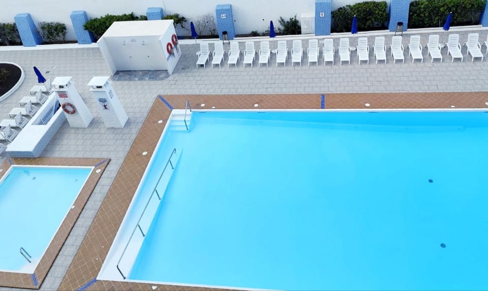 Pool view, Swimming pool, sunbed